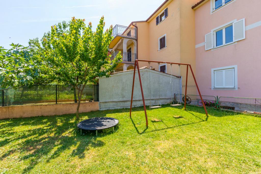 Apartment Mirjana Pula Exteriör bild